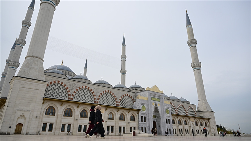 İٲԲܱ'daki 597 camiye 5 dilde karekodla bilgilendirme panosu asıldı