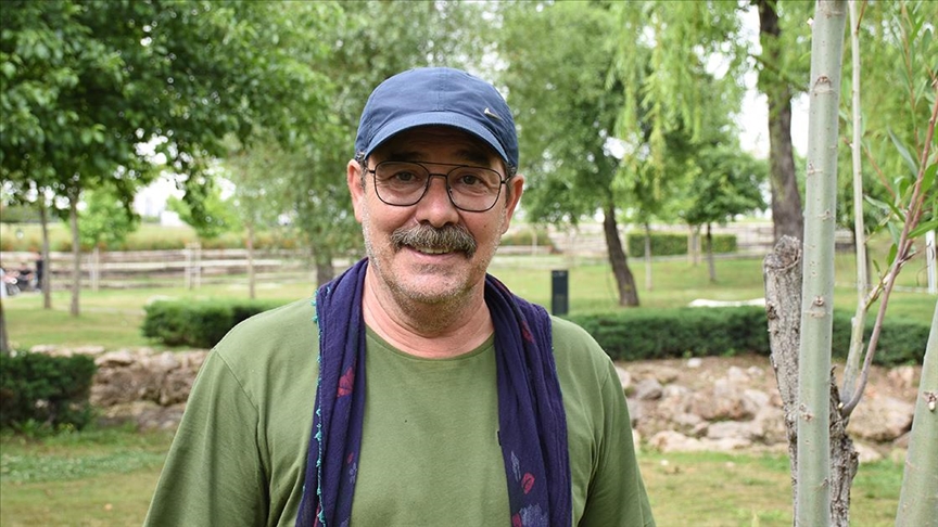 Oyuncu Fikret Kuşkan "Bi Umut" filmiyle yüreğe dokunan bir hikayeye hayat veriyor
