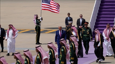 ترامب يصل الرياض وولي العهد السعودي في مقدمة مستقبليه 