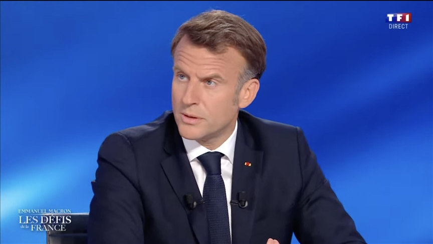 Port du voile : Macron soutient l’interdiction des signes religieux dans les compétitions sportives