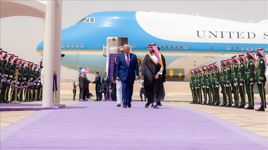 Gulf leaders call for ending Gaza war, supporting Syria during summit with Trump