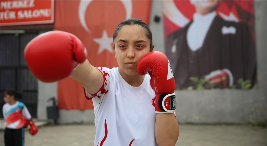 Milli boksör Sudenaz Dokgöz Avrupa'da gençler kategorisinde zirveyi hedefliyor
