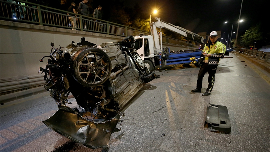 Ölümlü veya yaralamal谋 trafik kazas谋nda olay yerini terk eden sürücüye hapis cezas谋 geliyor