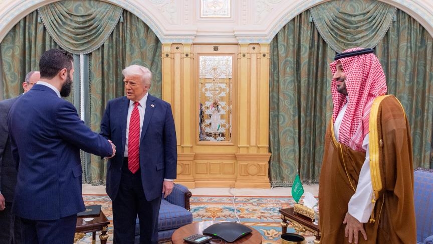ترامب يجتمع مع الشرع في الرياض