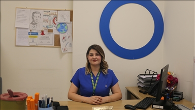 Kendi hastalığının hemşiresi oldu