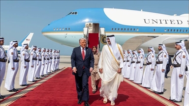 أمير قطر يستقبل ترامب بالدوحة