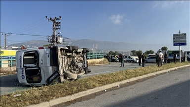 Li Kahramanmaraşê serwîsa karkeran û wesayît li hev qelibin, 12 kes birîndar bûn