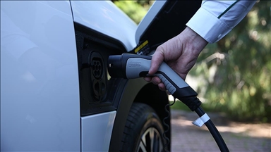 Dünyada bu yıl satılan tüm araçların dörtte birinden fazlasının elektrikli olması bekleniyor