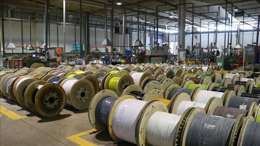 Defying forecasts, US producer prices fall in April