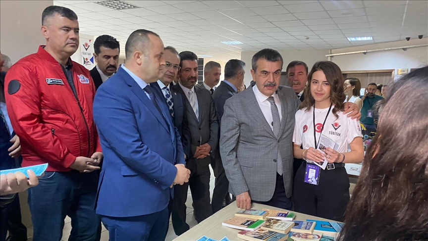 Milli ğپ Bakanı Tekin, ı'de okul ziyaretlerinde bulundu