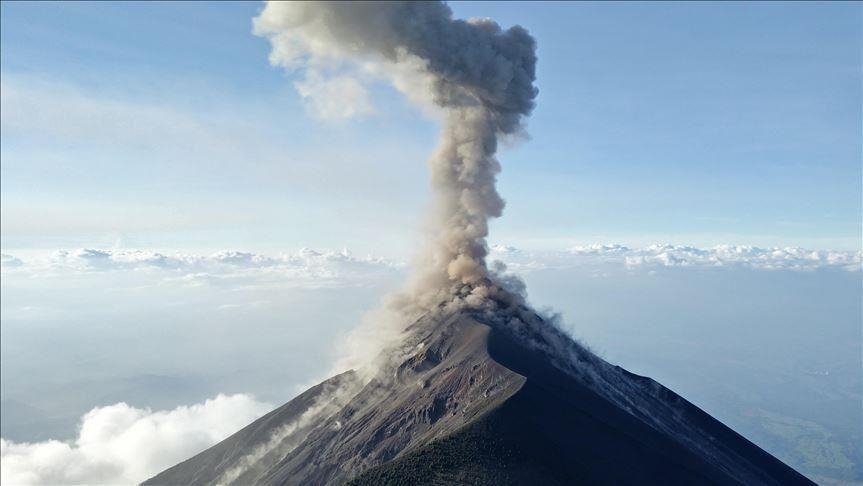 Volcan en éruption dans le sud du Japon