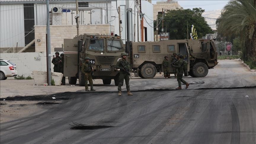 الضفة.. الجيش الإسرائيلي يصيب فلسطينيا بالرصاص الحي في مخيم الجلزون