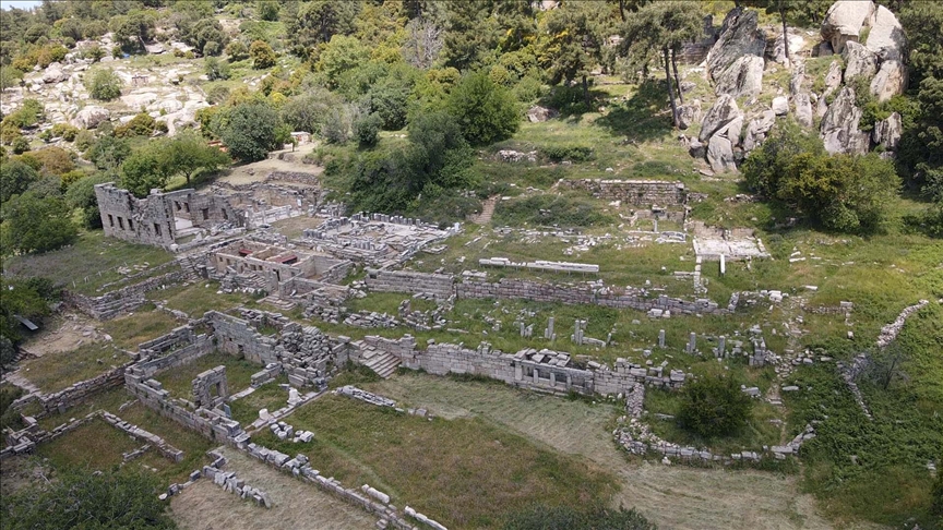 Labraunda Antik Kenti'nin teras duvarları gün yüzüne çıkarılıyor