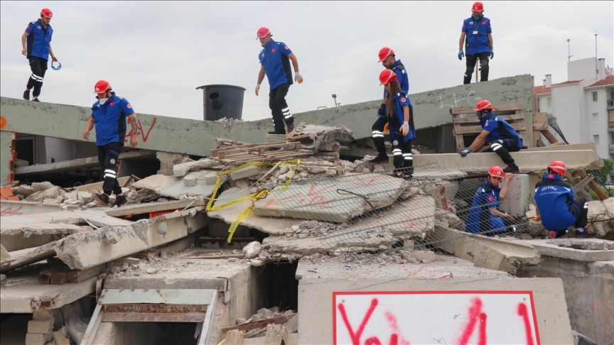 İ'de sağlıkçılar afetlerde de can kurtarmak için arama kurtarma ekibi kurdu