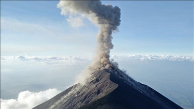 Volcan en éruption dans le sud du Japon