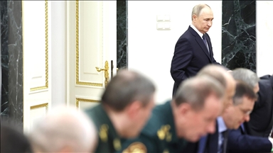 Putin holds meeting with foreign, defense ministers ahead of Istanbul peace talks