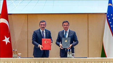 تركيا وأوزبكستان توقّعان بروتوكول الدورة الثامنة للجنة الاقتصادية المشتركة