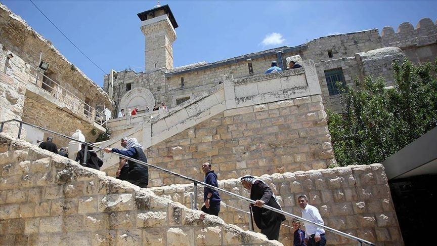 الضفة.. إسرائيل تمنع الفلسطينيين من صلاة الفجر بالمسجد الإبراهيمي