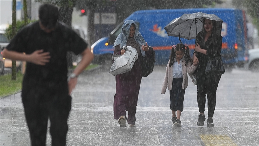 İçişleri Bakanlığından 1 şehre "turuncu", 18 şehre "sarı" gök gürültülü sağanak ve fırtına uyarısı