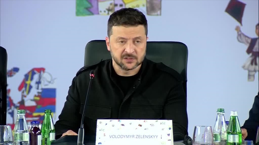 Le président ukrainien Zelensky fustige l’absence de Poutine aux pourparlers de paix