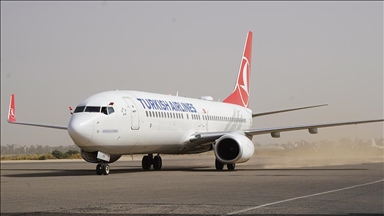 Trablus'tan ayrılmak isteyen Türk vatandaşlarını taşıyan ilk uçak Mitiga Havalimanı'ndan kalktı