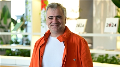 tabii'nin yeni dizisi "% İKİ"yi yapımcısı Kadir Çil anlattı
