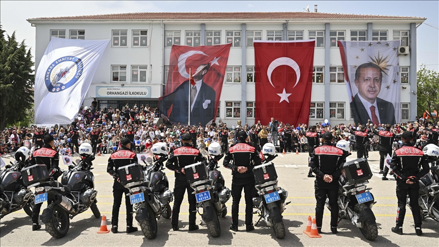 Yunus polisler, 19 Mayıs etkinlikleri kapsamında gösteri yaptı