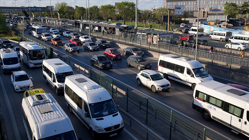 Türkiye'de bu yıl trafiğe kaydedilen taşıtların yarıya yakını 4 büyük şehirde yollara çıktı