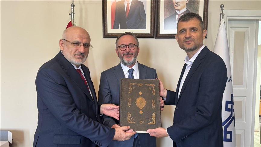 Karadağ'dan getirilen Memlükler dönemine ait Kur'an-ı Kerim, İstanbul'da restore edildi