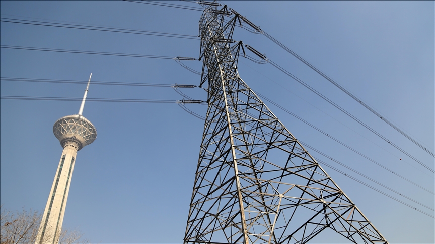 Enerji sıkıntısı yaşanan İran'da, aşırı tüketimde bulunan yüzlerce evin elektriği kesildi