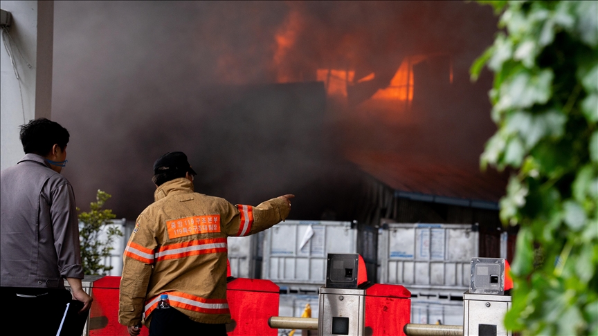 Veliki požar u fabrici guma u Južnoj Koreji, mobilizacija vatrogasaca širom zemlje 