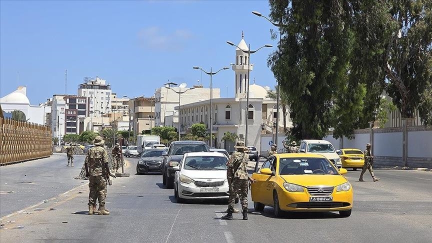 مصر تدعو الأطراف في ليبيا إلى ضبط النفس ومواطنيها إلى الحذر