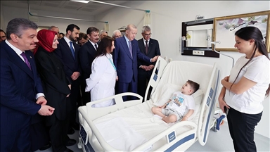 Cumhurbaşkanı Erdoğan, açılışını yaptığı hastanedeki hastaları ziyaret etti 