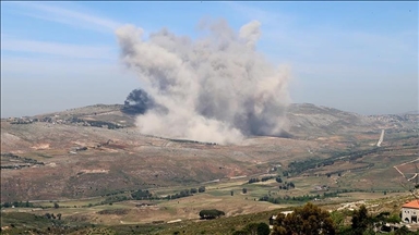 جنوب لبنان.. قتيل بغارة على سيارة وإسرائيل تقر بقتل قائد لحزب الله 