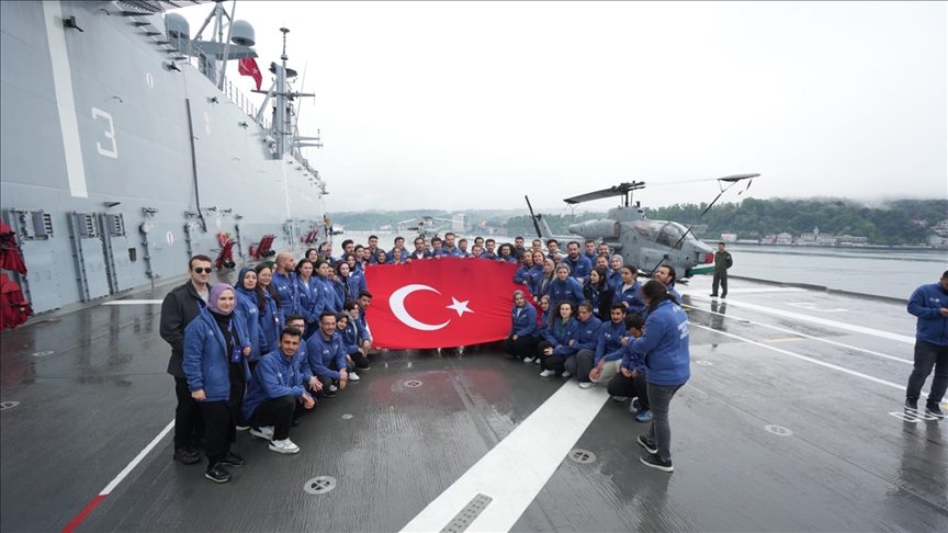 Gençlerin TCG Anadolu gemisiyle yolculuk mutluluğu