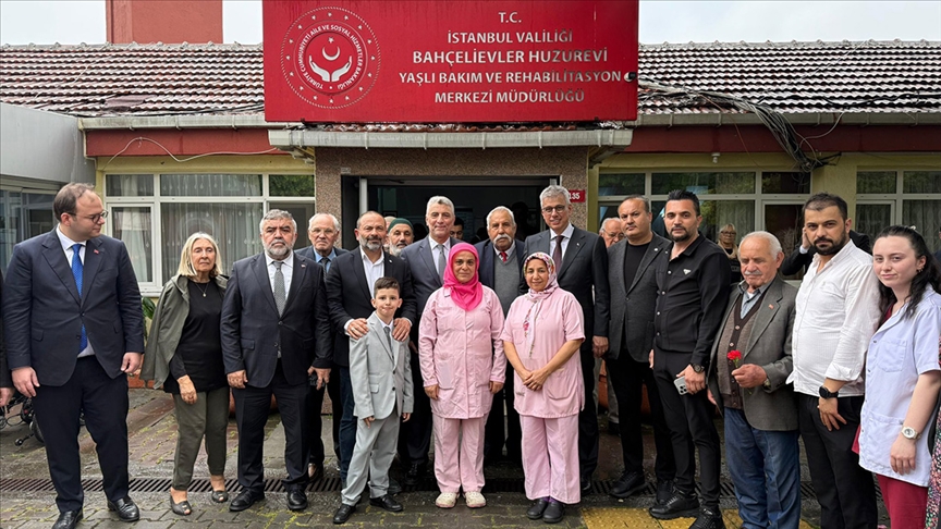 Bakanlar Memişoğlu ile Bolat, İٲԲܱ'da huzurevini ziyaret etti