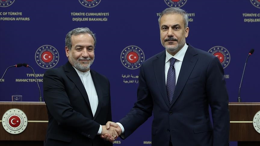 هاکان فیدان دانوستانە ناوەکییەکانی لەگەڵ وەزیری دەرەوەی ئێران عەباس عەراقچی تاوتوێ کرد