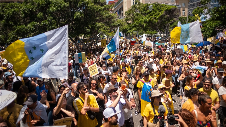 İspanyollar, Kanarya Adaları'nda sürdürülebilir turizm talebiyle meydanlara indi
