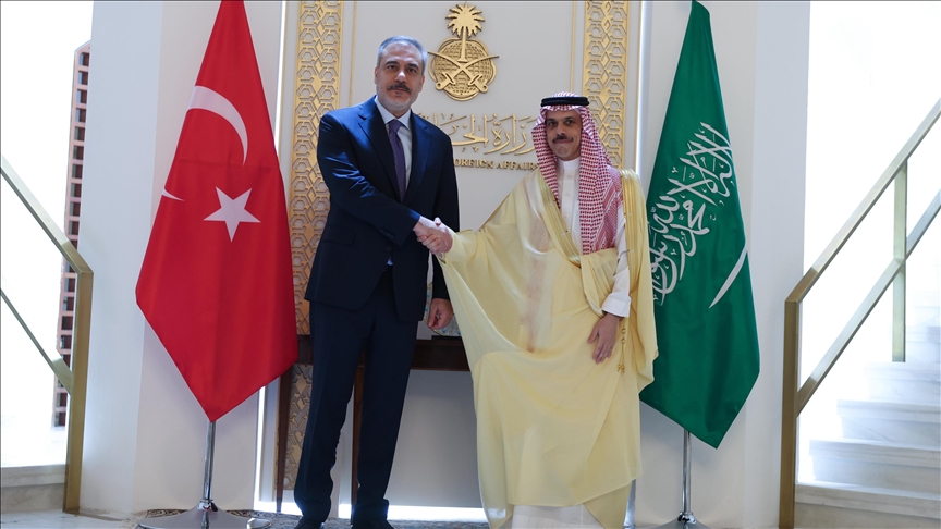 Dışişleri Bakanı Fidan, Suudi mevkidaşı Bin Ferhan ile Riyad'da görüştü