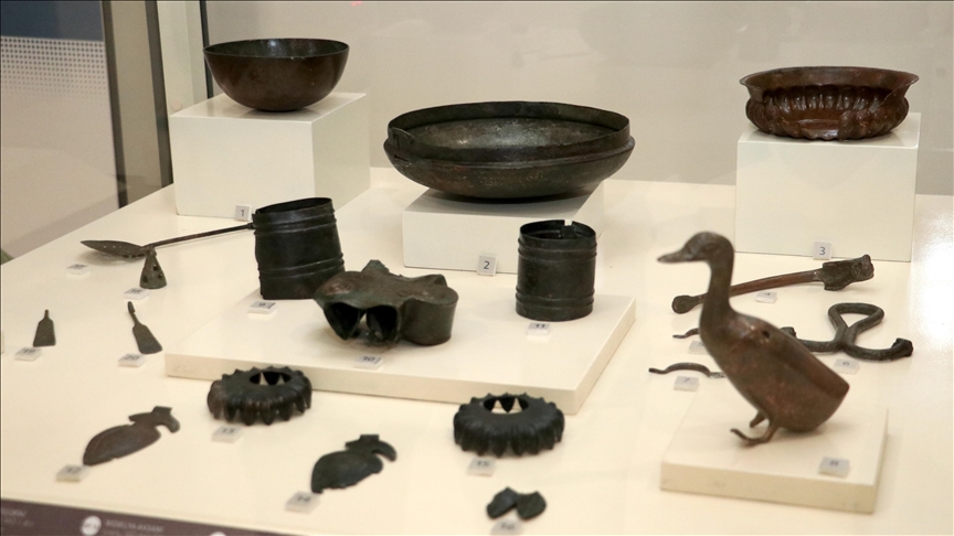 Erzurum'da 3 bin yıl önce bölgede yaşam mücadelesini anlatan 144 eser ilk kez sergilendi