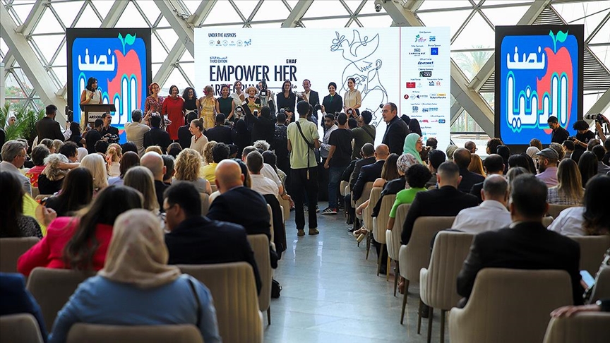 YEE'nin desteklediği "Empower Her Çağdaş Sanat Fuarı" Mısır'da açıldı