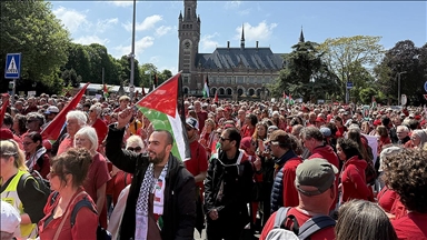 Hollanda'da 100 bin kişi, hükümetin İsrail politikasına karşı tepki gösterdi