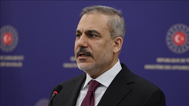 وزير الخارجية التركي يزور صربيا الاثنين