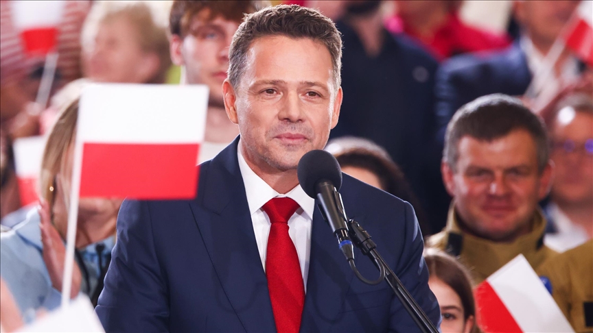 تقدم مرشح الحزب الحاكم بالجولة الأولى لانتخابات الرئاسة في بولندا