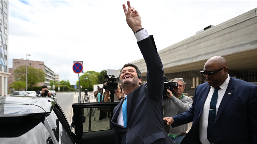 Far-right further rises in Portugal while centrists win in presidential elections of Romania, Poland