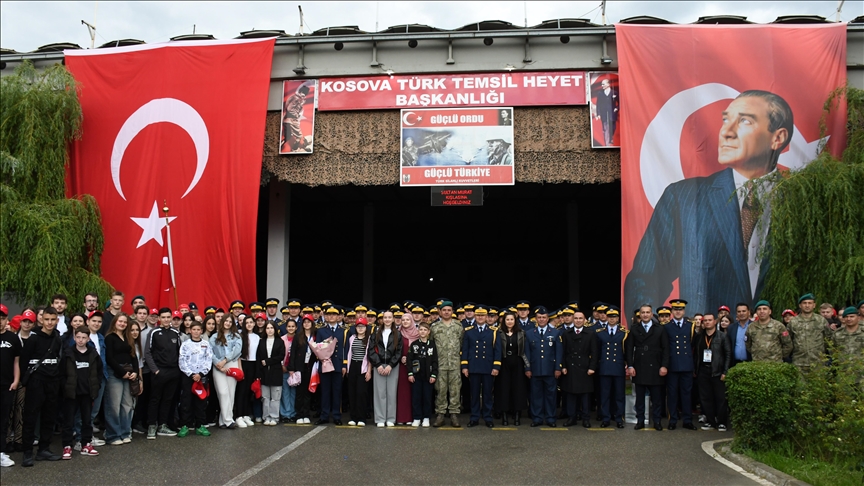 KFOR-i Turk organizoi manifestim me rastin e 19 Majit