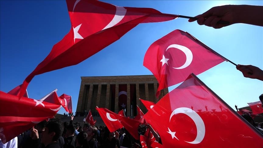 Li Stenbolê 19ê Gulanê Bibîranîna Ataturk û Cejna Ciwanî û Sporê tê pîrozkirin