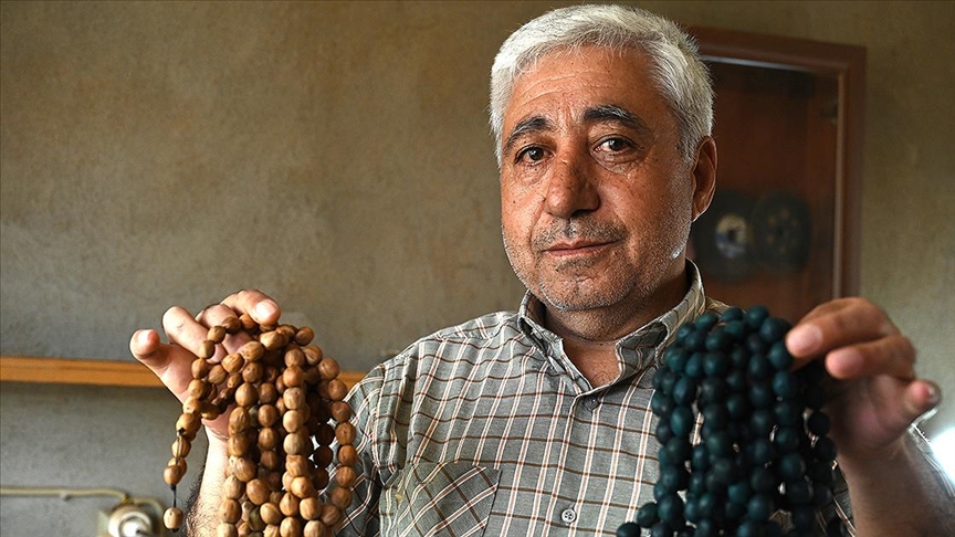 And谋z kozalaklar谋n谋n çekirdekleri Mustafa ustan谋n elinde tescilli tespihe dönü艧üyor