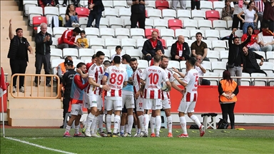 Süper Lig'de kalmayı garantileyen Antalyaspor, yeni sezon için kolları sıvadı