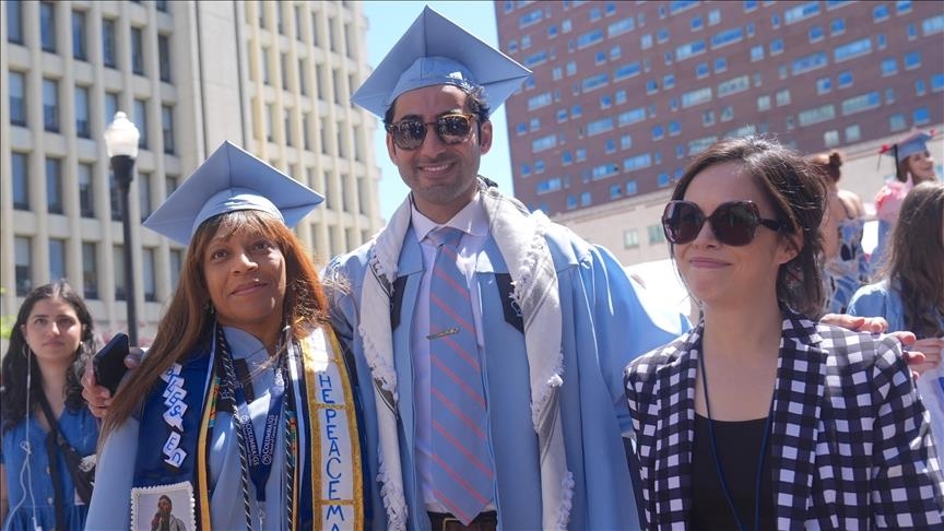 États-Unis : Un étudiant activiste pro-palestinien, récemment libéré, obtient son diplôme de l'Université de Columbia